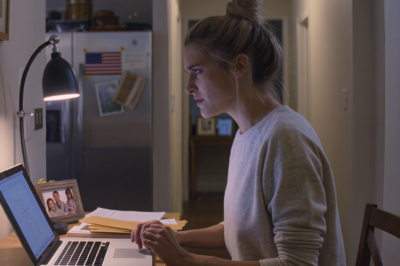 11:51 p.m., my mother texted: ‘We’ve agreed—you are no longer part of the family.’ My sister tapped a heart right under it… I replied with eight words; twelve minutes later, the night in that house began to flicker…”